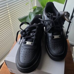 Kid's Nike Air Force 1 LE Black Sneakers NWT